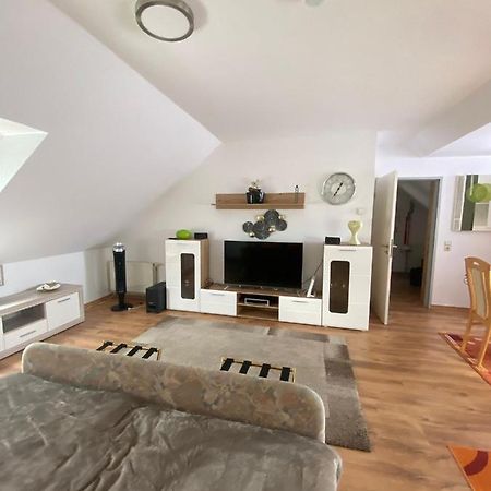 Halle  Dachgeschoss Apartment Mit Ausblick מראה חיצוני תמונה